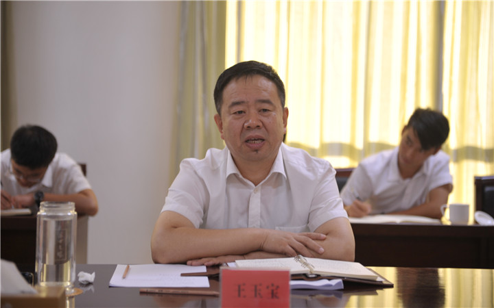 王玉宝在新产业公司民主生活会上勉励建设高水平高质量生产服务型企业