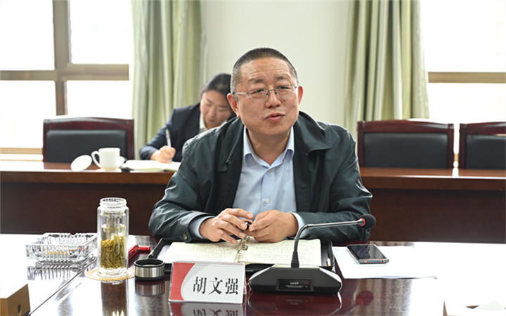 胡文强到西山煤电新产业公司调研工作