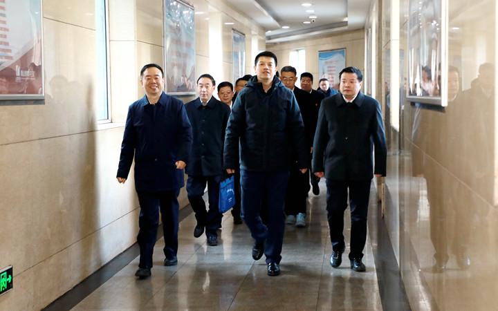 山西焦煤领导黄巍到屯兰矿调研督导