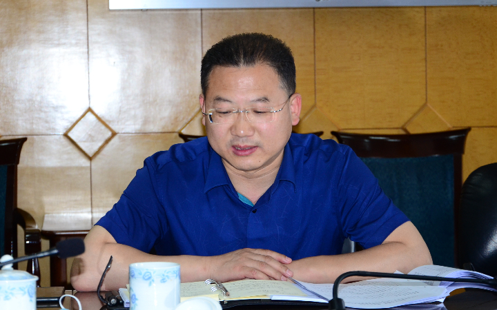 5月28日,山西焦煤集团公司总法律顾问赵文龙来到西山煤电集团公司,就