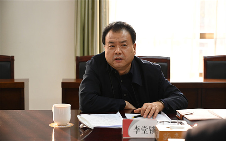 李堂锁到西山煤电集团新产业公司调研厂办大集体改制及扭亏脱困工作