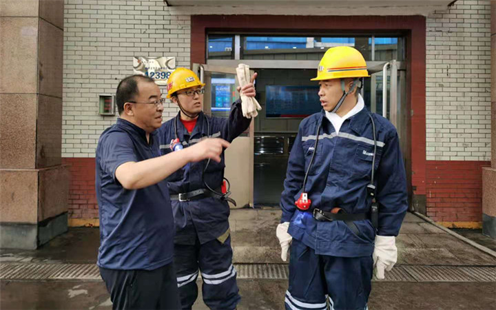 西山煤电领导督导官地矿安全生产工作