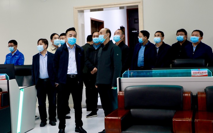 10月6日,山西焦煤集团公司党委专职副书记,副董事长凌人枫到东曲矿