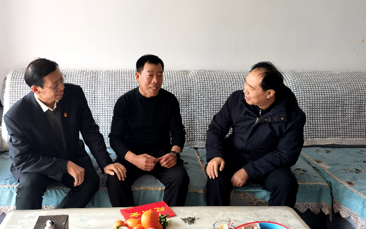 西山煤电领导春节慰问送温暖