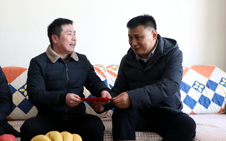 西山煤电领导春节慰问送温暖